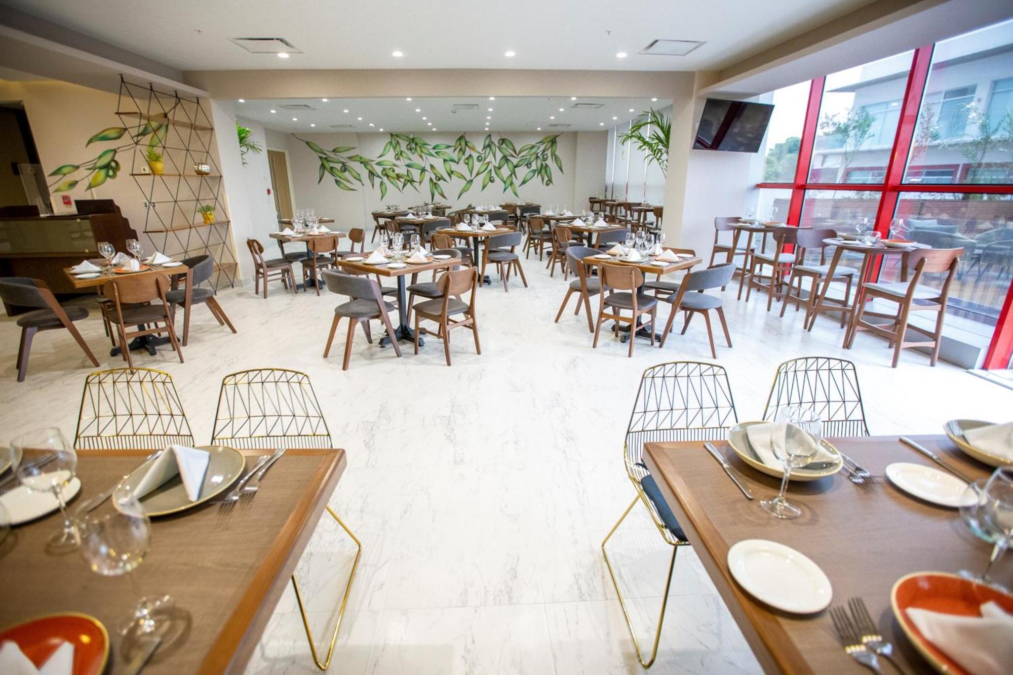 Metria Hotel Leon Bagian luar foto Interior of the restaurant
