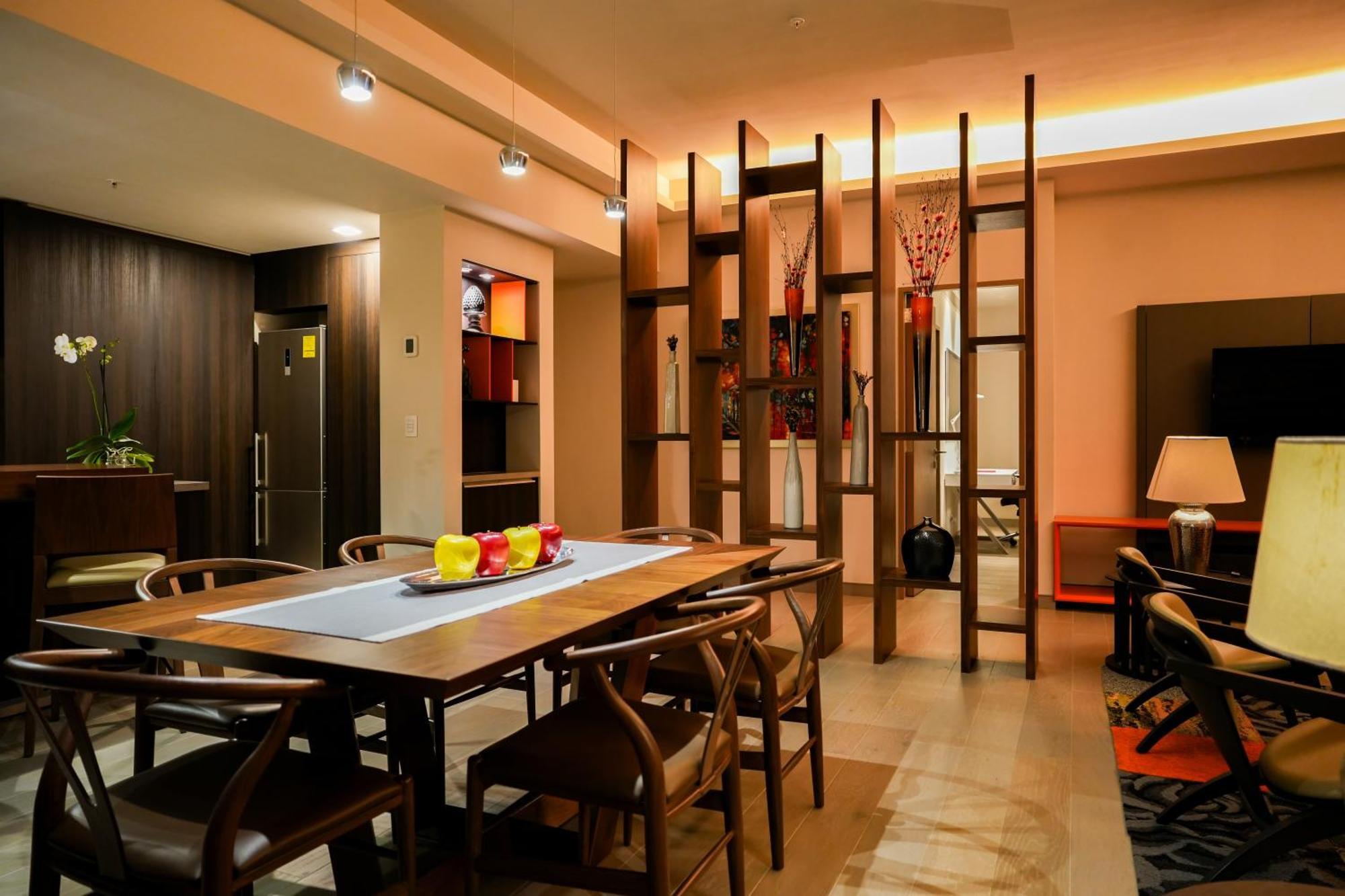 Metria Hotel Leon Bagian luar foto A dining room